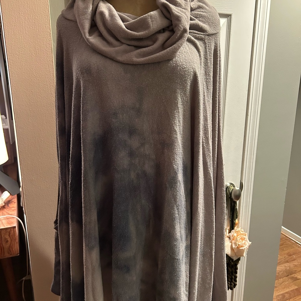 Cozy Gray Tie-Dye Poncho
